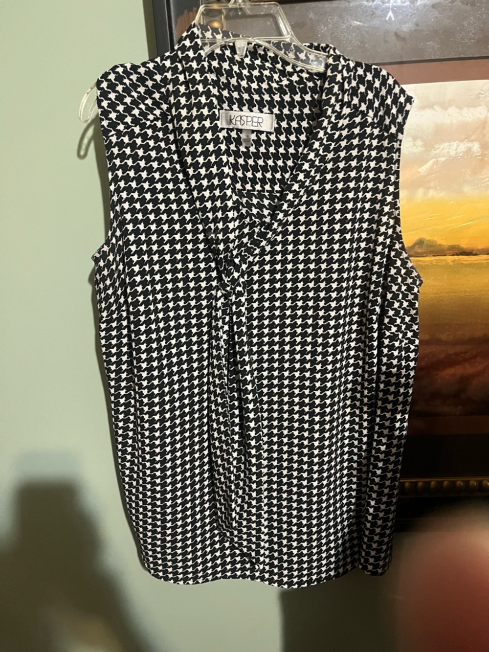 Kasper Black & White Houndstooth Sleeveless Camisole